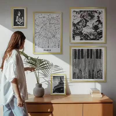 Set de 5 cuadros para salón con diseño de arquitectura elegante al estilo parisino