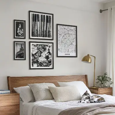 Set de 5 cuadros para salón con diseño de arquitectura elegante al estilo parisino