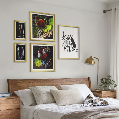 Pared galería de arte Vino y accesorios con estilo