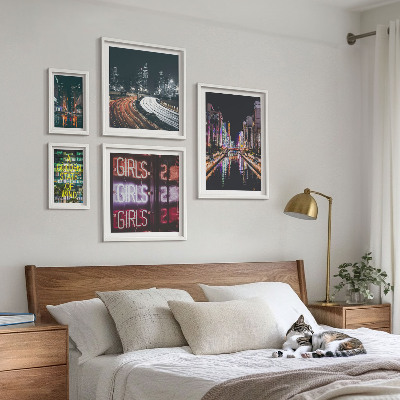 Pared galería de arte Ciudad moderna de noche con luces de neón.