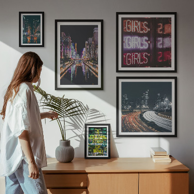 Pared galería de arte Ciudad moderna de noche con luces de neón.