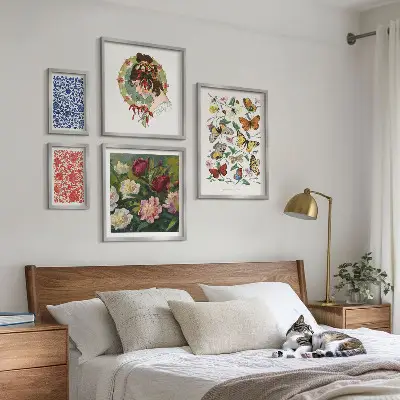 Conjunto de cuadros decorativos con motivos de flores, mariposas y estilo vintage
