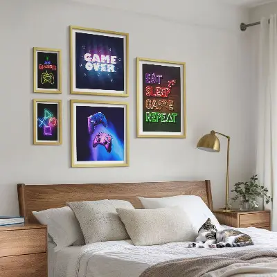 Set de 5 cuadros para salón con temática de videojuegos en estilo neón