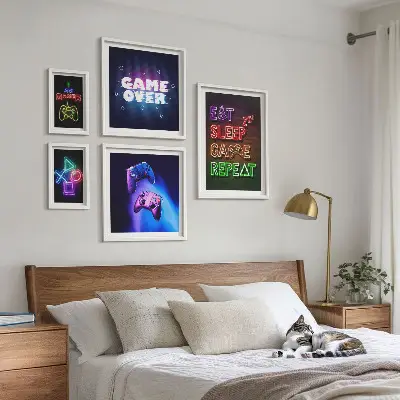 Set de 5 cuadros para salón con temática de videojuegos en estilo neón