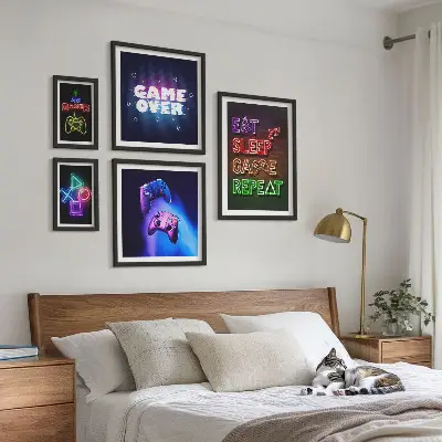 Set de 5 cuadros para salón con temática de videojuegos en estilo neón