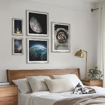 Set de 5 cuadros para salón con motivos de descubrimientos espaciales de los astronautas
