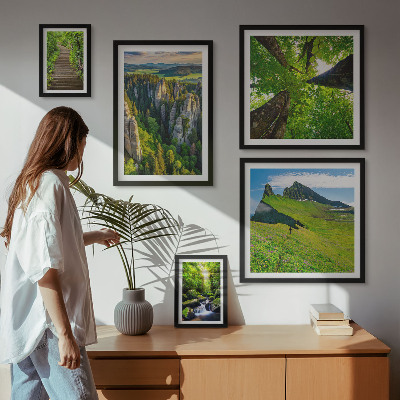 Pared galería de arte Senderos naturales con paisajes verdes