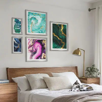 Conjunto de cuadros decorativos diseños abstractos en tonos verde y morado