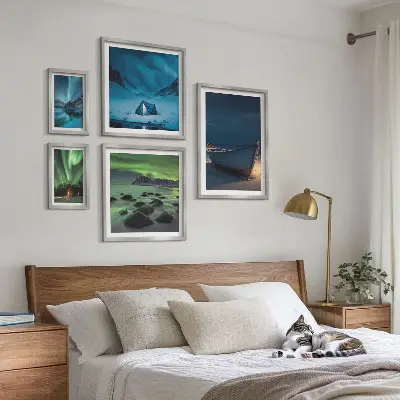 Set de 5 cuadros para salón con diseño de paisajes invernales y auroras boreales