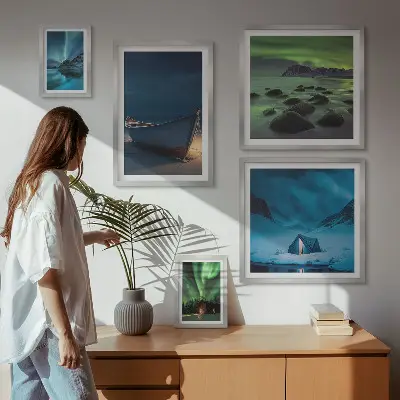 Set de 5 cuadros para salón con diseño de paisajes invernales y auroras boreales