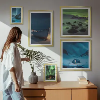 Set de 5 cuadros para salón con diseño de paisajes invernales y auroras boreales