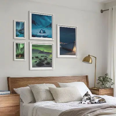 Set de 5 cuadros para salón con diseño de paisajes invernales y auroras boreales