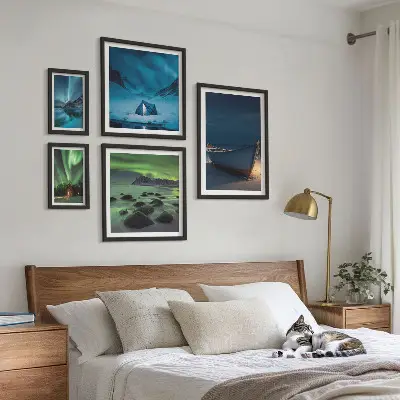 Set de 5 cuadros para salón con diseño de paisajes invernales y auroras boreales