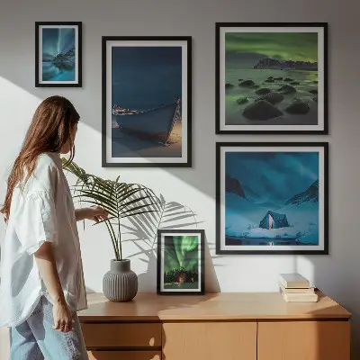 Set de 5 cuadros para salón con diseño de paisajes invernales y auroras boreales