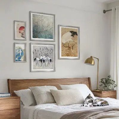 Pared galería de arte conjunto de pinturas de naturaleza con representaciones de aves