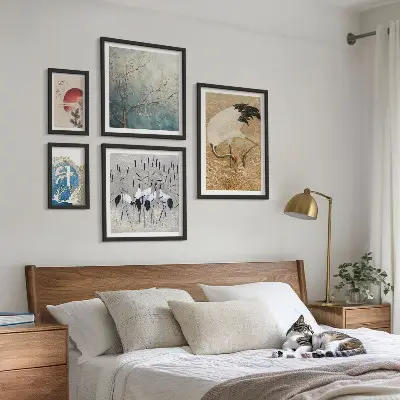 Pared galería de arte conjunto de pinturas de naturaleza con representaciones de aves