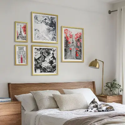 Pared galería de arte diseño de flores y estampados parisinos