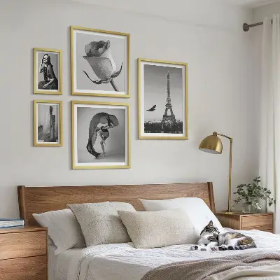 Set de 5 cuadros para salón diseño de París elegante en blanco y negro