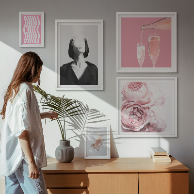 Pared galería de arte Mujer fumando vino frío