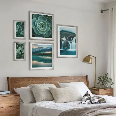 Pared galería de arte decoración de naturaleza con plantas verdes en cascada