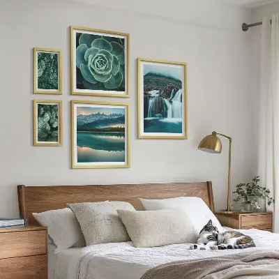 Pared galería de arte decoración de naturaleza con plantas verdes en cascada