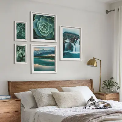 Pared galería de arte decoración de naturaleza con plantas verdes en cascada