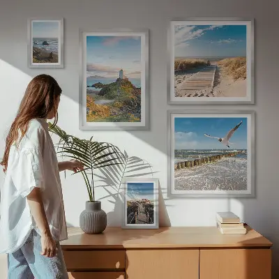 Set de 5 cuadros para salón con diseño de faros y playas costeras