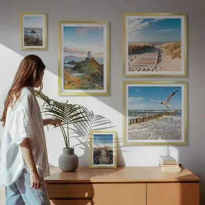 Set de 5 cuadros para salón con diseño de faros y playas costeras