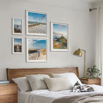 Set de 5 cuadros para salón con diseño de faros y playas costeras