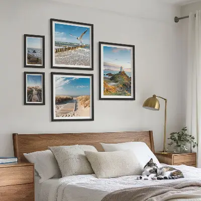 Set de 5 cuadros para salón con diseño de faros y playas costeras