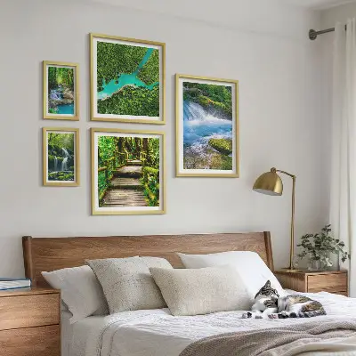 Set de 5 cuadros para salón con diseño de oasis verdes naturales en el bosque