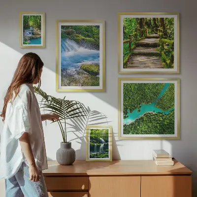Set de 5 cuadros para salón con diseño de oasis verdes naturales en el bosque