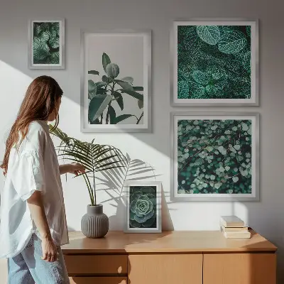 Pared galería de arte con motivos vegetales de hojas verdes