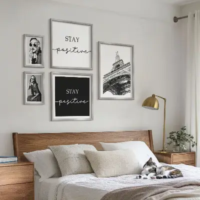 Conjunto de cuadros decorativos diseño con temática de moda parisina y gráficos elegantes