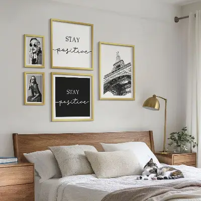 Conjunto de cuadros decorativos diseño con temática de moda parisina y gráficos elegantes