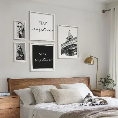 Conjunto de cuadros decorativos diseño con temática de moda parisina y gráficos elegantes
