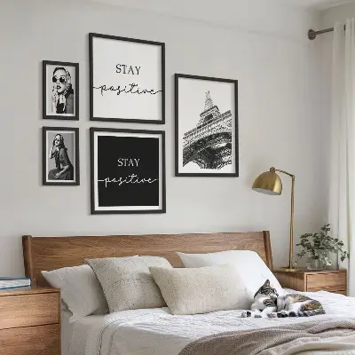 Conjunto de cuadros decorativos diseño con temática de moda parisina y gráficos elegantes
