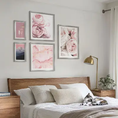 Conjunto de cuadros decorativos con diseño de flores rosas para un toque elegante