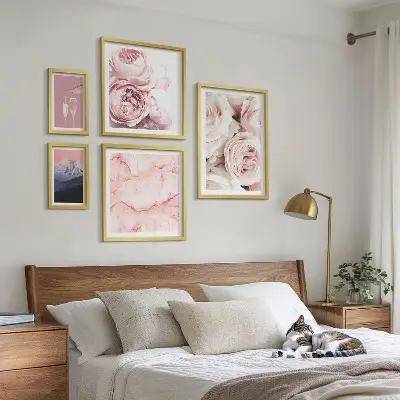 Conjunto de cuadros decorativos con diseño de flores rosas para un toque elegante