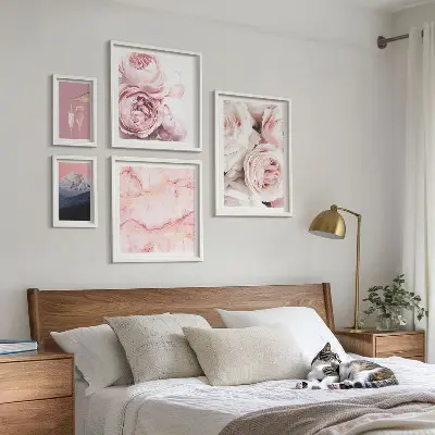 Conjunto de cuadros decorativos con diseño de flores rosas para un toque elegante