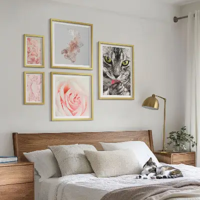 Set de 5 cuadros para salón diseño de gatos rosas en tonos delicados