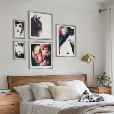 Conjunto de cuadros decorativos Retratos elegantes de mujeres con rosas.