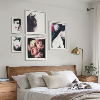 Conjunto de cuadros decorativos Retratos elegantes de mujeres con rosas.