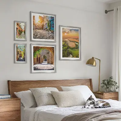 Conjunto de cuadros decorativos con diseño de calles encantadoras y pintorescas