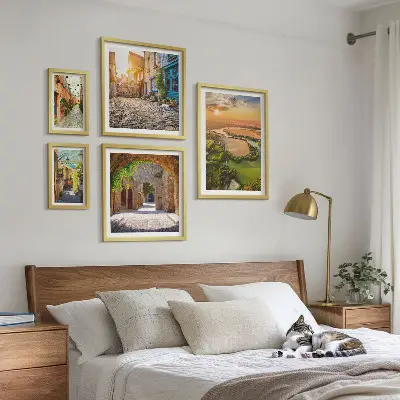 Conjunto de cuadros decorativos con diseño de calles encantadoras y pintorescas