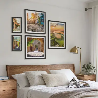 Conjunto de cuadros decorativos con diseño de calles encantadoras y pintorescas