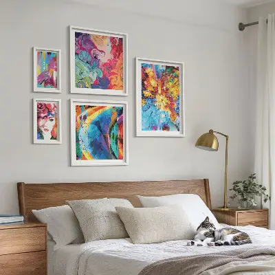 Conjunto de cuadros decorativos con composiciones abstractas y coloridas