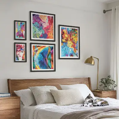 Conjunto de cuadros decorativos con composiciones abstractas y coloridas