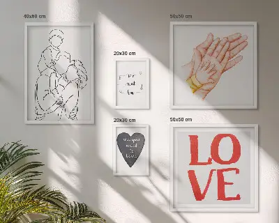 Pared galería de arte con motivos de familia, amor, calidez y felicidad