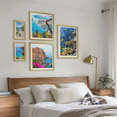 Set de 5 cuadros para salón con motivos de paisajes costeros, peces y playas